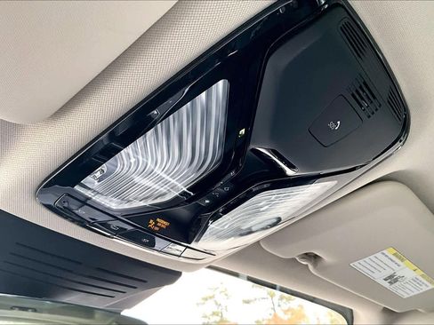 Used 2025 BMW X7 xDrive40i image 39