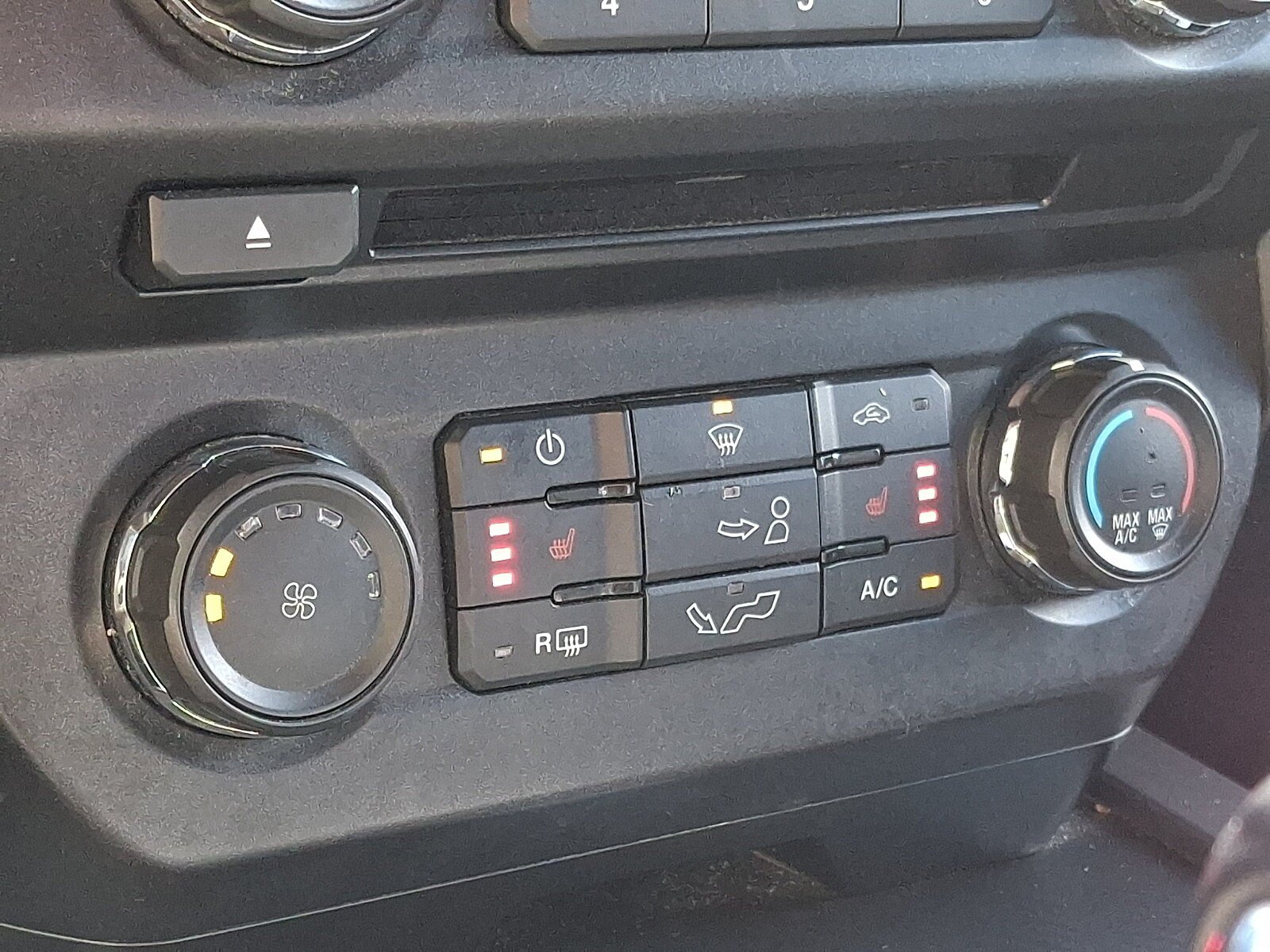 Used 2018 Ford F150 XLT w/ Equipment Group 302A Luxury AWD/4WD image 16