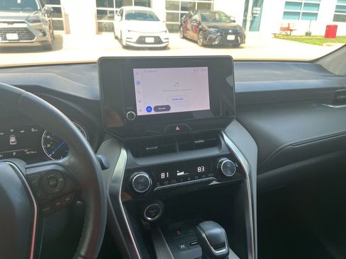 Used 2023 Toyota Venza LE image 10