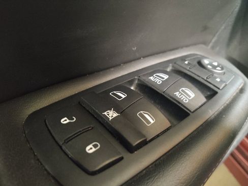 Used 2015 Chrysler 200 S w/ Navigation & Sound Group I FWD image 27