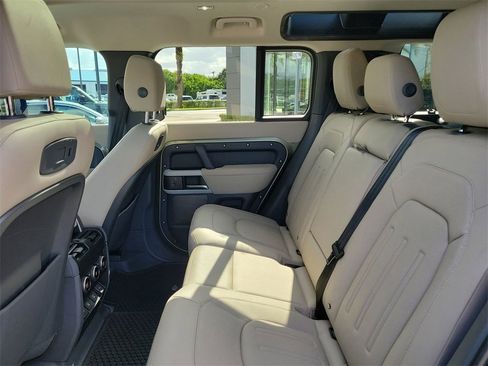 Used 2022 Land Rover Defender 110 SE image 15