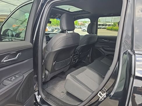 Used 2025 Jeep Grand Cherokee Laredo X w/ Trailer Tow Package AWD/4WD image 22