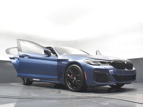 Used 2022 BMW 530i xDrive w/ M Sport Package image 34
