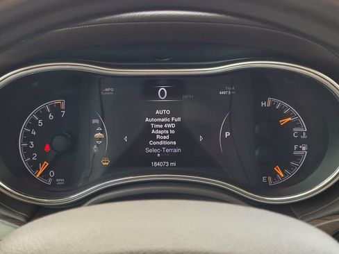 Used 2014 Jeep Grand Cherokee Overland w/ Advanced Technology Group AWD/4WD image 22