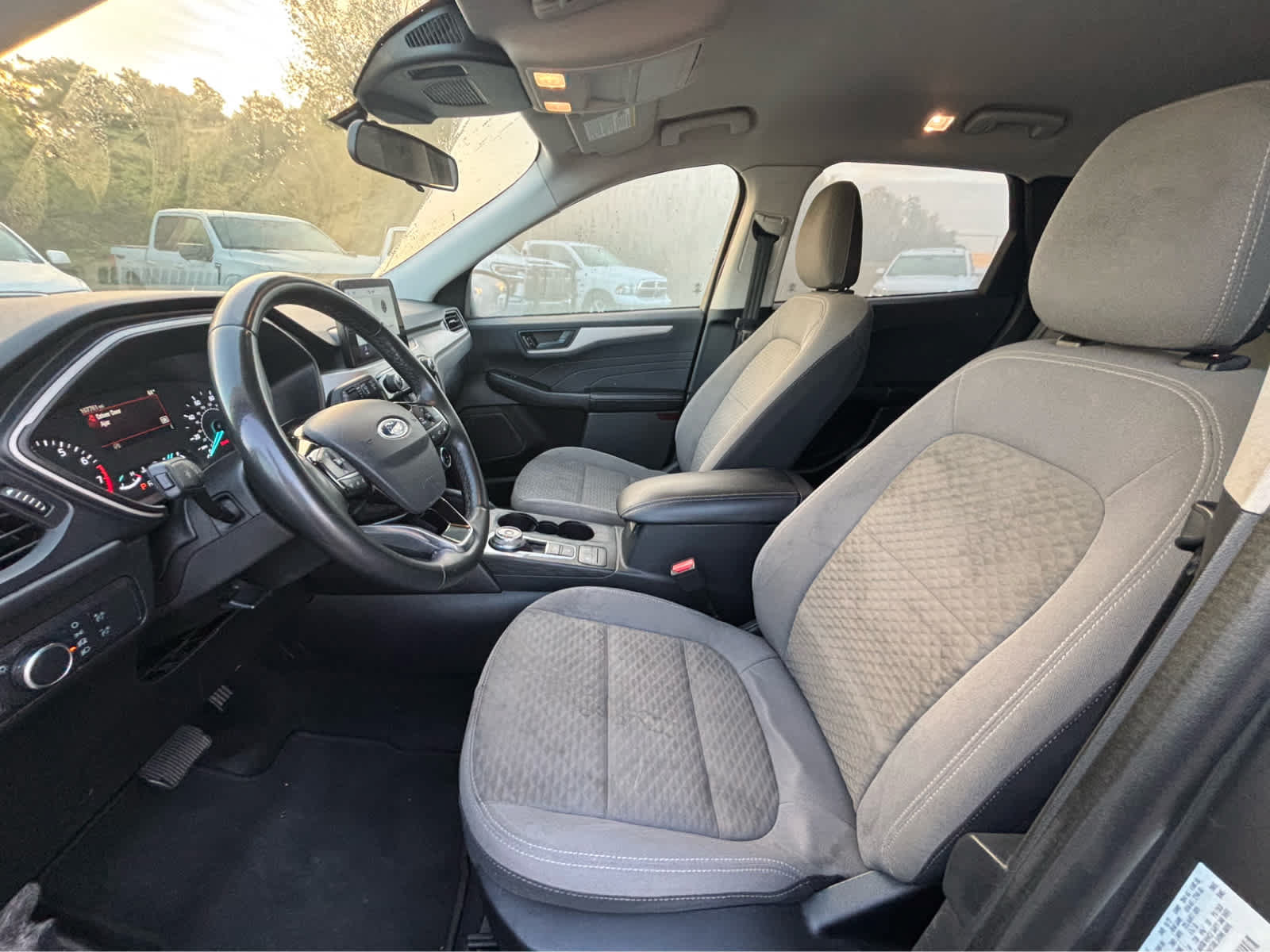 Used 2022 Ford Escape SE w/ Convenience Package AWD/4WD image 3