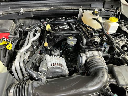 Used 2023 Jeep Gladiator Sport AWD/4WD image 29
