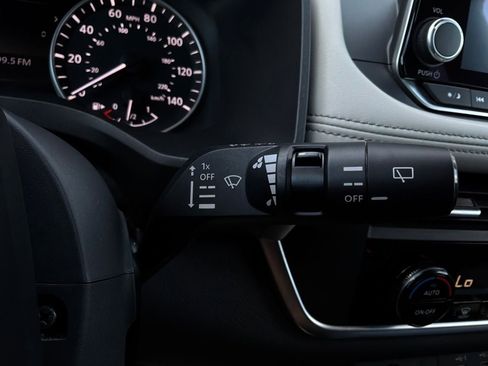Used 2025 Nissan Rogue SV FWD image 37
