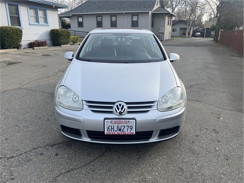 Used 2009 Volkswagen Rabbit S image 2