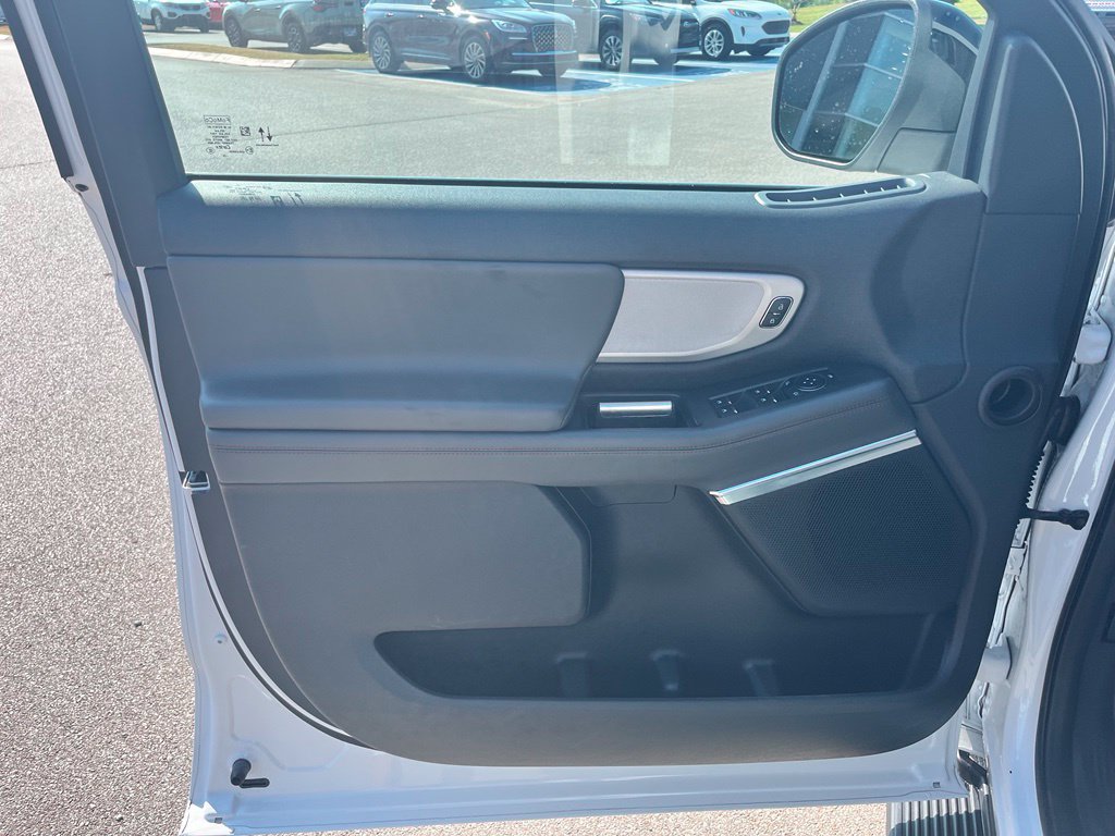 Used 2025 Ford Expedition Active RWD image 9