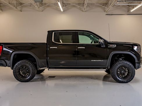 Used 2025 GMC Sierra 1500 Denali w/ Technology Package AWD/4WD image 11