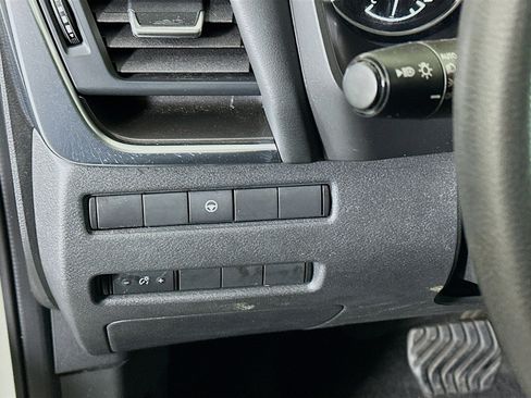 Used 2023 Nissan Rogue SV image 17