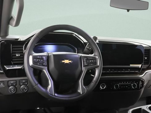 Used 2024 Chevrolet Silverado 1500 LT AWD/4WD image 6