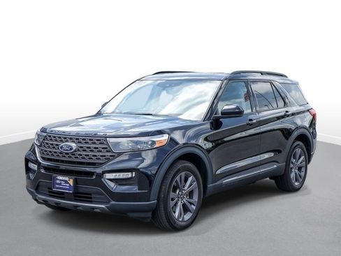 Used 2022 Ford Explorer XLT w/ Equipment Group 202A AWD/4WD image 4