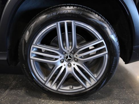 Used 2024 Mercedes-Benz GLS 450 4MATIC image 12