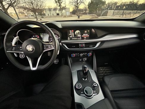 Used 2018 Alfa Romeo Stelvio Ti Sport image 16
