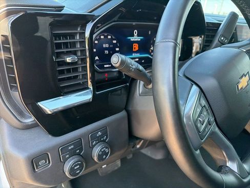 Used 2024 Chevrolet Silverado 1500 LT AWD/4WD image 7