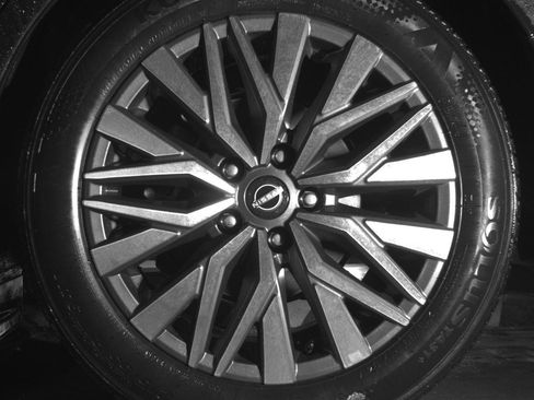 Used 2025 Nissan Altima 2.5 SV image 14