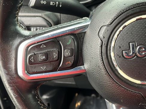 Used 2018 Jeep Wrangler Unlimited Sahara image 12