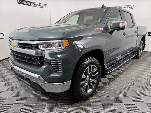 Used 2025 Chevrolet Silverado 1500 LT image 2