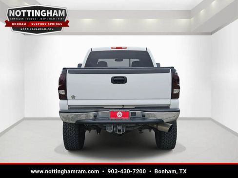 Used 2004 Chevrolet Silverado 2500 LS w/ Heavy-Duty Power Package AWD/4WD image 5