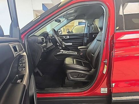 Used 2023 Ford Explorer XLT w/ Equipment Group 202A AWD/4WD image 12