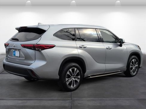 Used 2022 Toyota Highlander XLE image 7