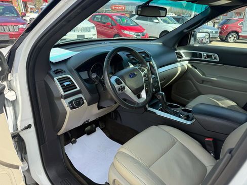 Used 2013 Ford Explorer XLT image 15