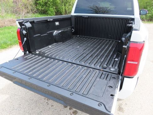 Used 2025 Toyota Tacoma TRD Sport AWD/4WD image 15
