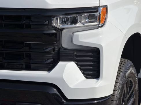 Used 2026 Chevrolet Silverado 1500 LT Trail Boss w/ LPO, Dark Essentials Package AWD/4WD image 7