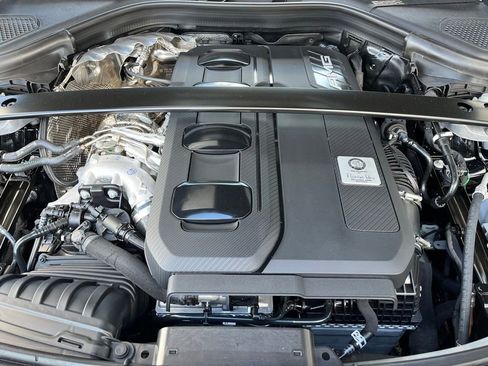 Used 2025 Mercedes-Benz GLC 43 AMG 4MATIC image 11