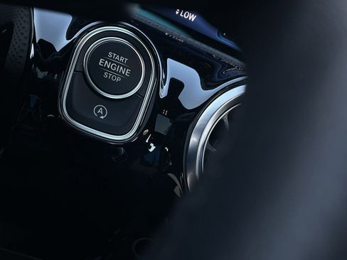 Used 2025 Mercedes-Benz CLA 250 image 16