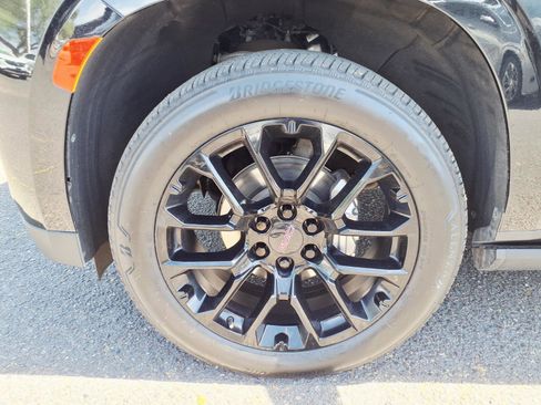 Used 2023 GMC Yukon XL Denali image 10