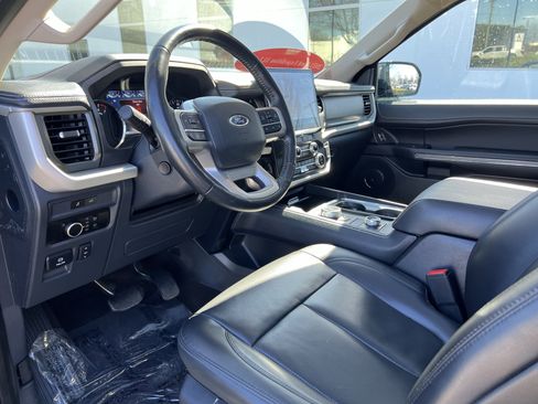 Used 2023 Ford Expedition XLT image 17