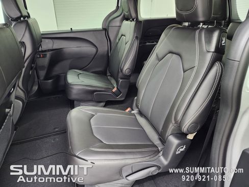 New 2027 Chrysler Pacifica Select AWD/4WD image 9