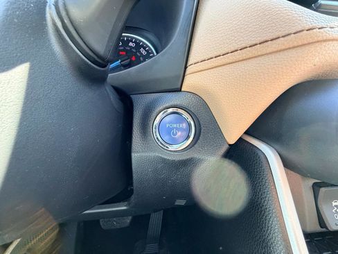 Used 2021 Toyota RAV4 XLE image 27