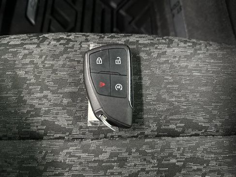 Used 2025 Chevrolet Colorado Z71 w/ Midnight Edition image 38