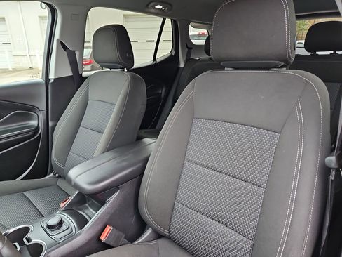 Used 2024 GMC Terrain SLE image 21