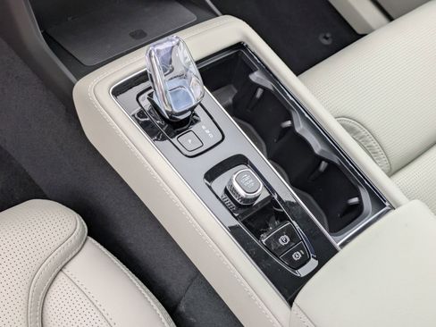 New 2026 Volvo XC90 B6 Ultra w/ Protection Package AWD/4WD image 13