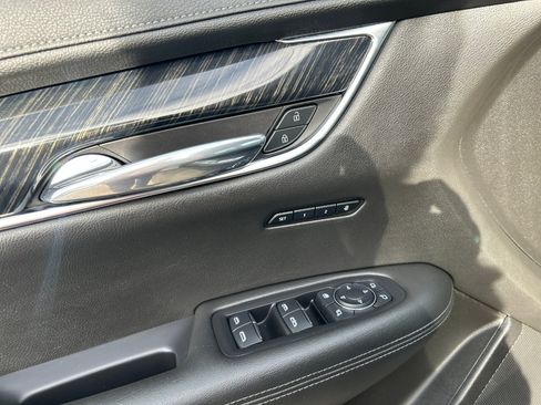 Used 2022 Cadillac XT6 Premium Luxury image 7