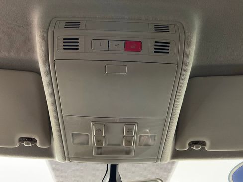 Used 2018 Volkswagen Tiguan SE FWD image 20