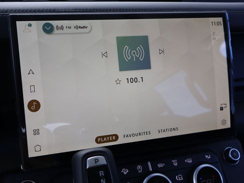 New 2026 Land Rover Defender 130 X-Dynamic SE image 15