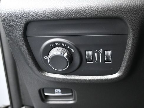 Used 2023 Jeep Grand Cherokee Altitude AWD/4WD image 33