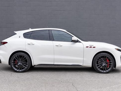 Used 2022 Maserati Levante Trofeo AWD/4WD image 5