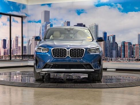 Certified 2025 BMW X4 xDrive30i w/ Premium Package AWD/4WD image 3