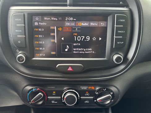Used 2025 Kia Soul LX w/ LX Technology Package FWD image 17
