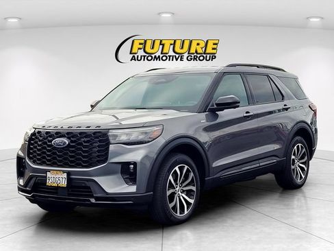 Certified 2025 Ford Explorer ST-Line AWD/4WD image 8