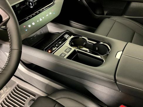 Used 2025 Nissan Murano SV image 12