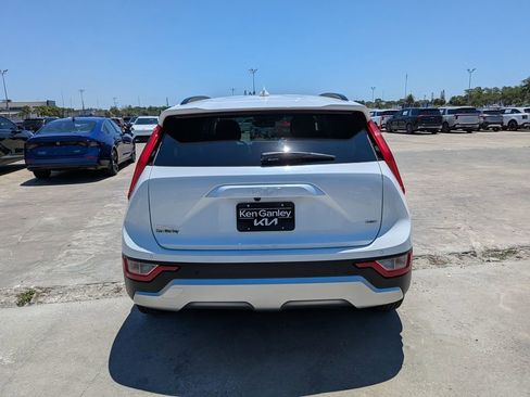 Certified 2023 Kia Niro EX FWD image 7