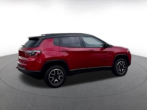 Used 2025 Jeep Compass Trailhawk AWD/4WD image 11