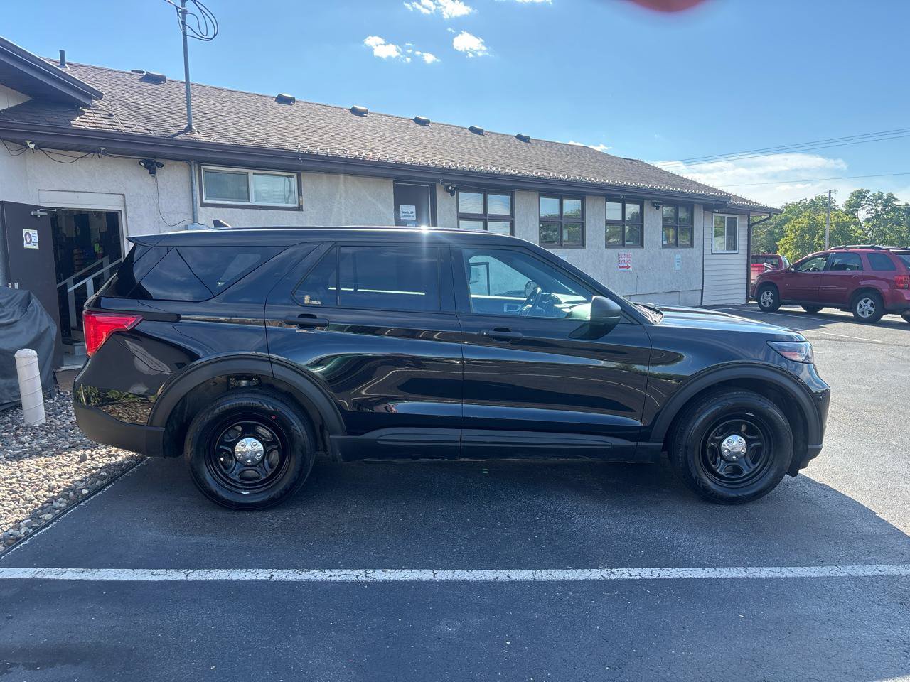 Used 2023 Ford Explorer AWD/4WD image 2
